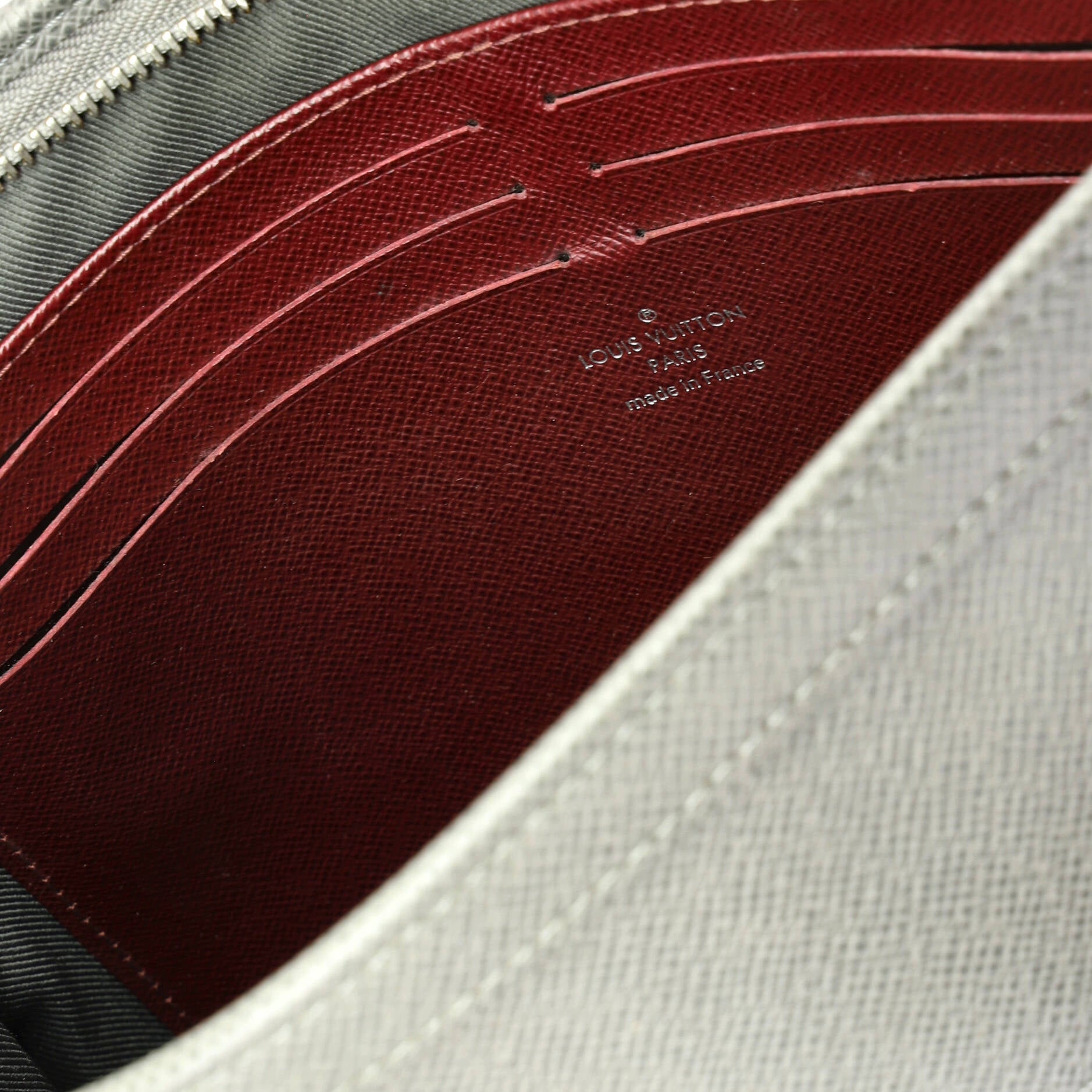 Pochette Voyage Panelled Taiga Leather MM - Image 6