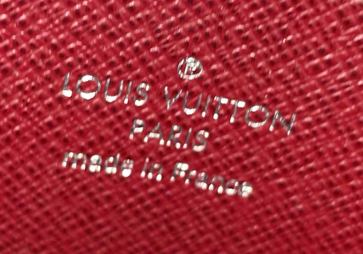 Pochette Voyage Panelled Taiga Leather MM - Image 9